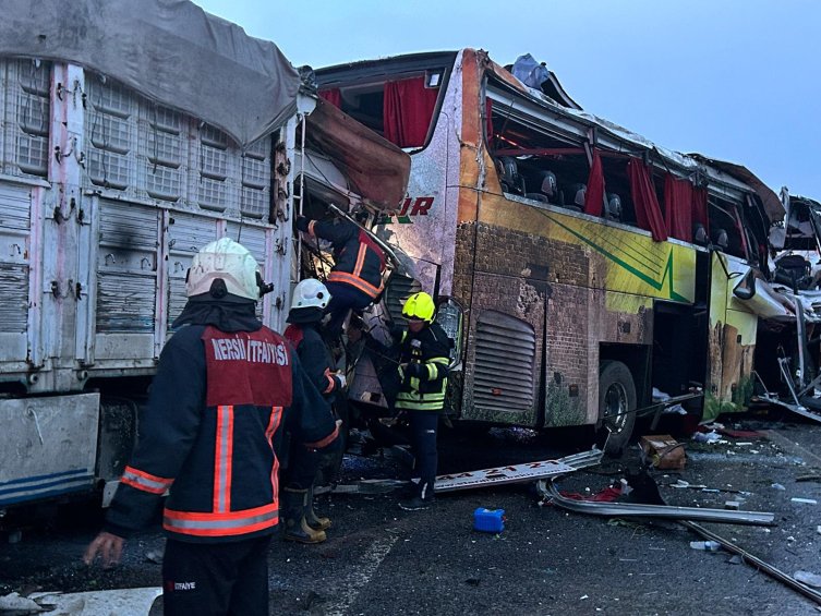 Mersin Gaziantep Karayolu'nda meydana gelen zincirleme trafik kazasında çok sayıda vatandaşımızın hayatını kaybettiğini derin üzüntü ile öğrendim. Hayatını kaybeden vatandaşlarımıza Allah'tan rahmet, yaralı vatandaşlarımıza acil şifalar dilerim.