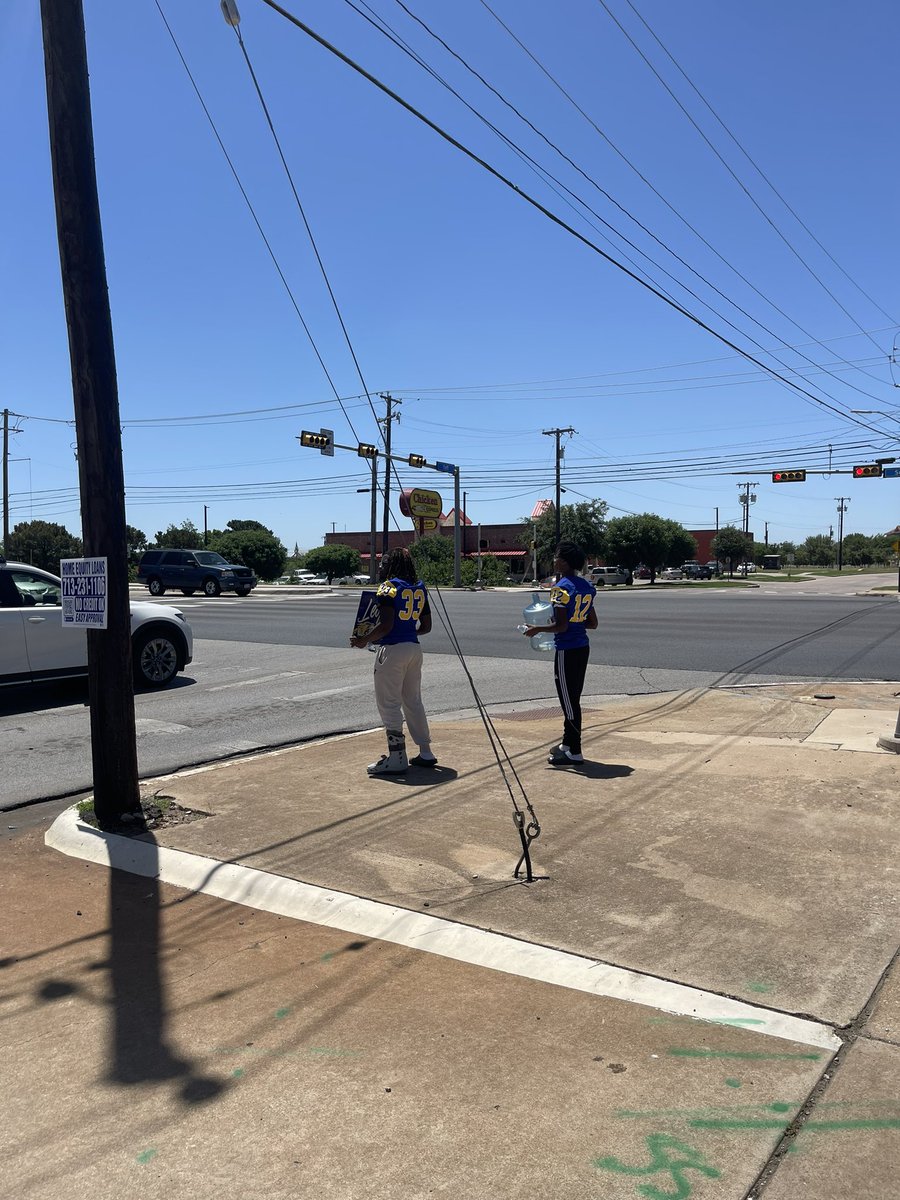 We are at the Sonic off Taft and Southwest car hopping and collecting donations to support our Leopards. Come on out

#thehill