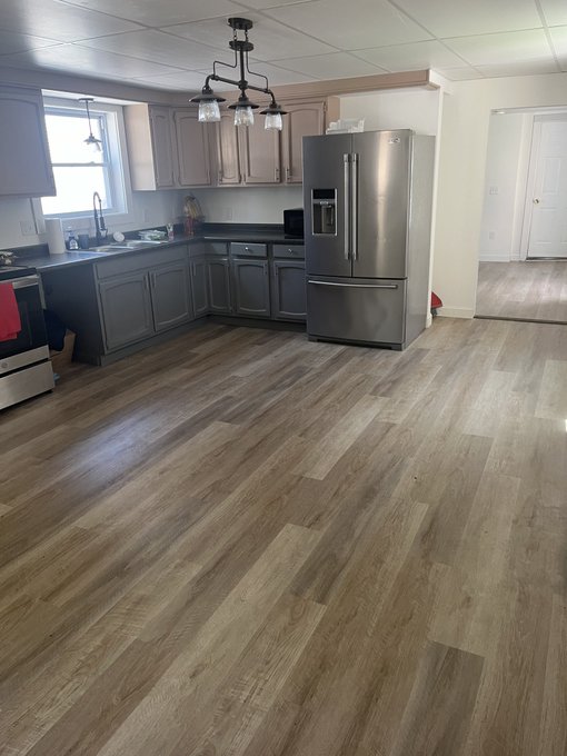 Finally settled in my new place. I&rsquo;m so obsessed with these floors, my favorite floors ever 🤍 It&rsquo;s so