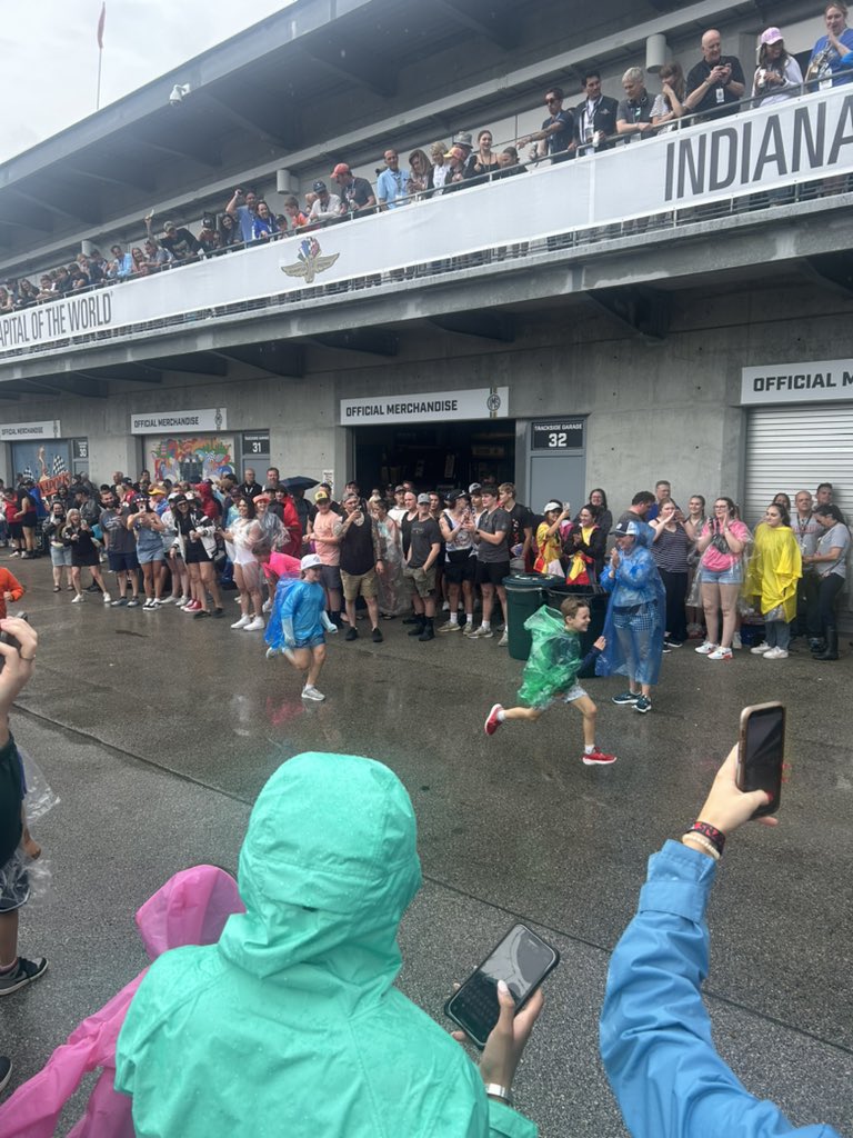 gefernandez's tweet photo. @By_NathanBrown @andhesonit Oh they’re racing… https://t.co/A0PA6xRctI