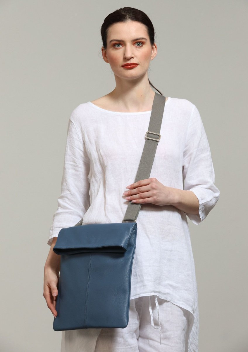 CIFDtweets's tweet photo. Holiday Ready from @ruxxbags #irishfashion #bag #leatherbag #bigbag #bluebag #tote #bluetote #shoulderbag #luxury #handbag #handmade #IrishFashionArt #ruxxbags #sarahwardhendry #irishdesign #CIFD https://t.co/ahQ6tJ1615