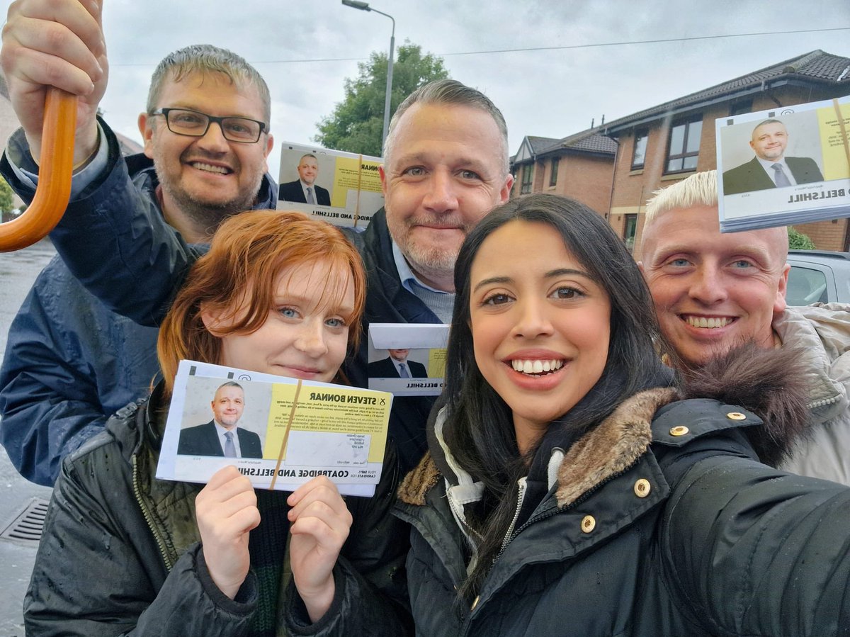 StevenBonnarSNP's tweet photo. A dreary 🌧️  but very cheery 😁 night in #Bellshill for a spot of #ActiveSNP campaigning. 

Taking our message that voters that to protect workers rights and the #RealLivingWage then #VoteBonnar in #Coatbridge and #Bellshill. 

Vote for an MP who is always For Scotland 🏴󠁧󠁢󠁳󠁣󠁴󠁿

#GE24 https://t.co/AL7b3NGQRD