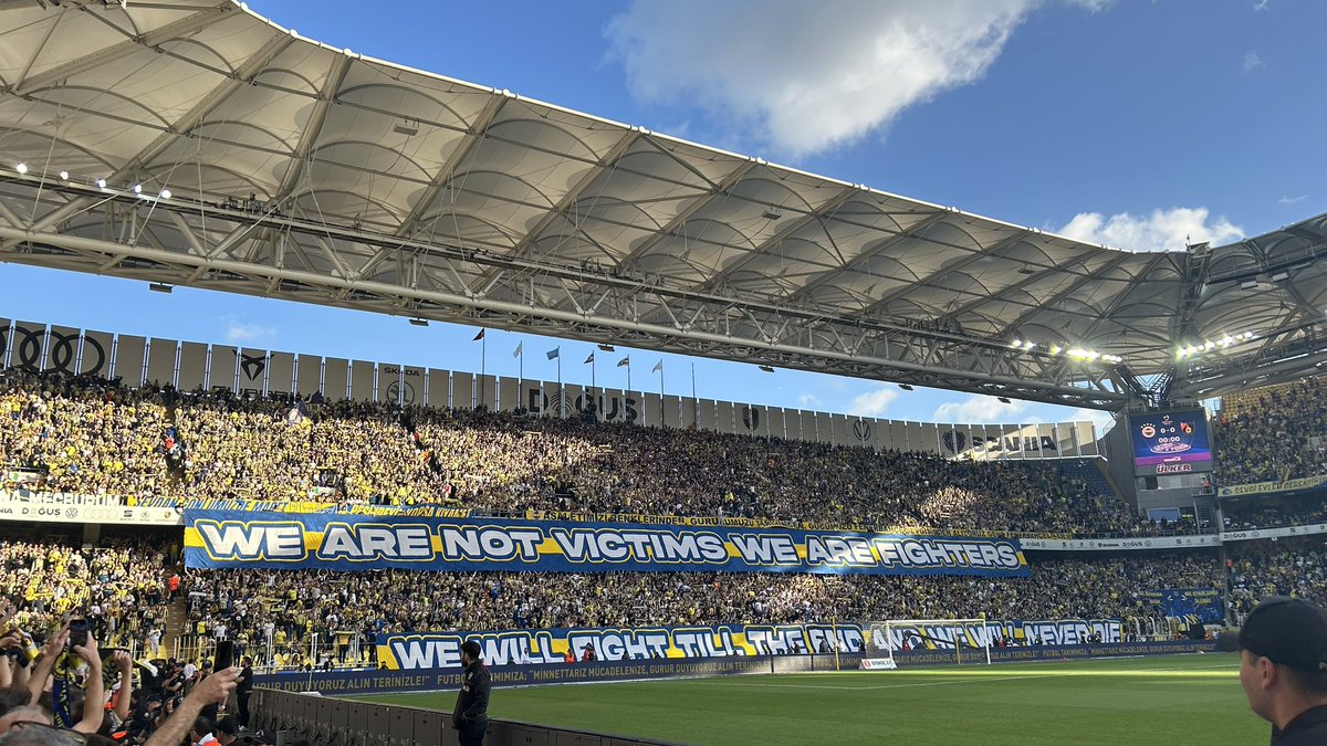 Bardede18's tweet photo. 💛💙 https://t.co/HjwPKshHNc