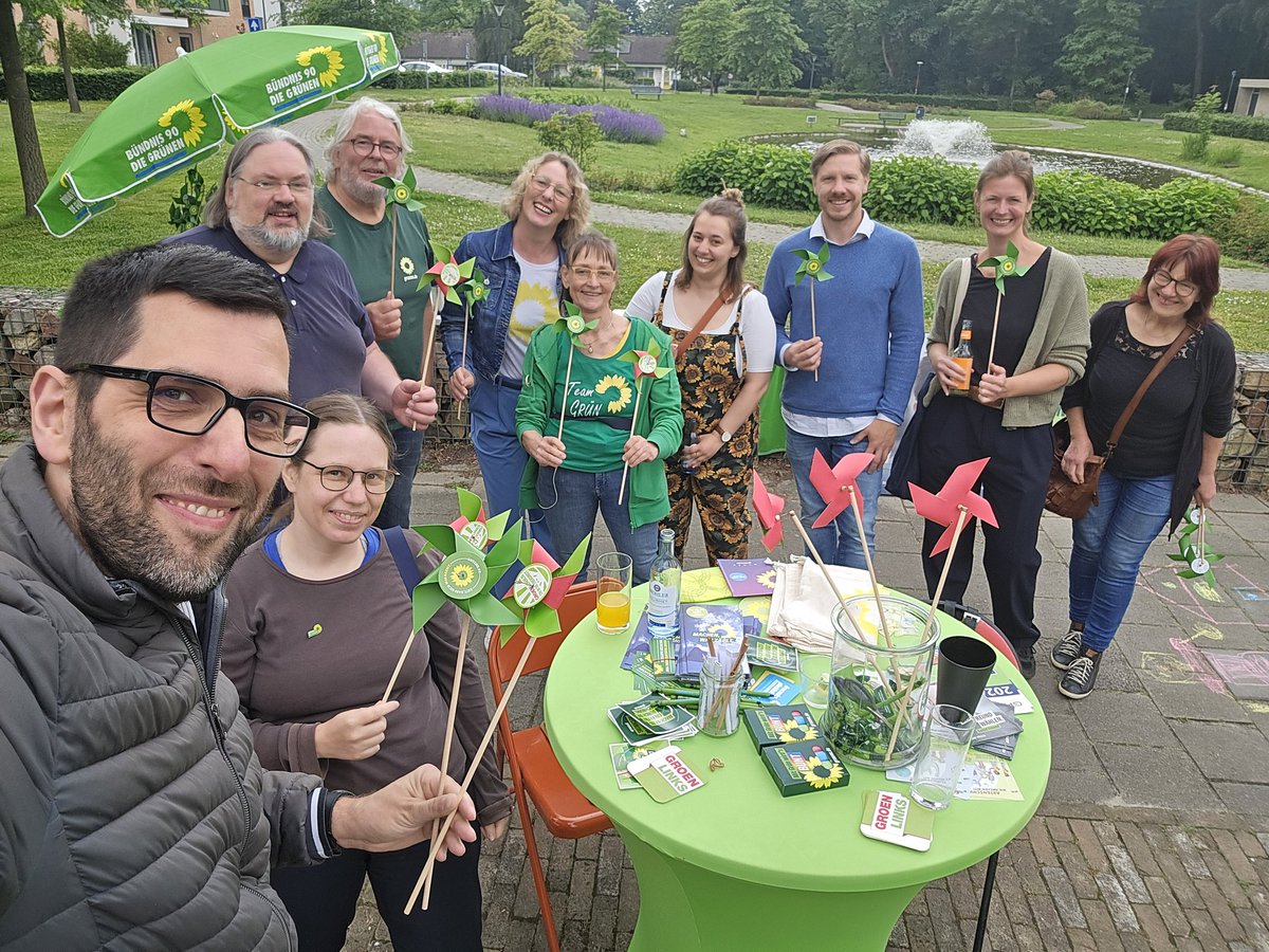 Direkt an der alten Grenze zwischen Gronau+Glanerbrug haben <a href="/Die_Gruenen/">BÜNDNIS 90/DIE GRÜNEN</a> aus dem Münsterland und <a href="/GLOverijssel/">GroenLinksOverijssel</a> <a href="/GroenLinks053/">GroenLinks Enschede</a> ein Europafest für Groß und Klein gefeiert. Dabei war u.a. unser Europawahlkandidat Philipp Mathmann <a href="/GAL_Muenster/">GRÜNE Münster</a>.
Schön wars! 🇱🇺🇪🇺🇩🇪🌻😉