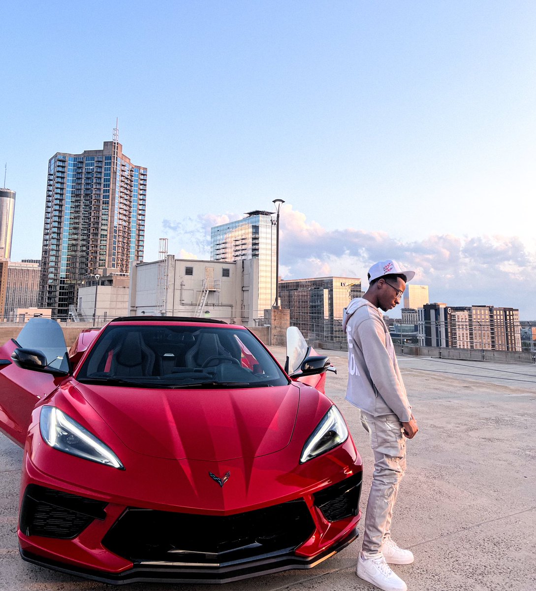 Legends6K's tweet photo. BOUGHT MY DREAM CAR @ 22

My New C8 Corvette, Glory to GOD 🙏🏾 https://t.co/HAHtabfEs6