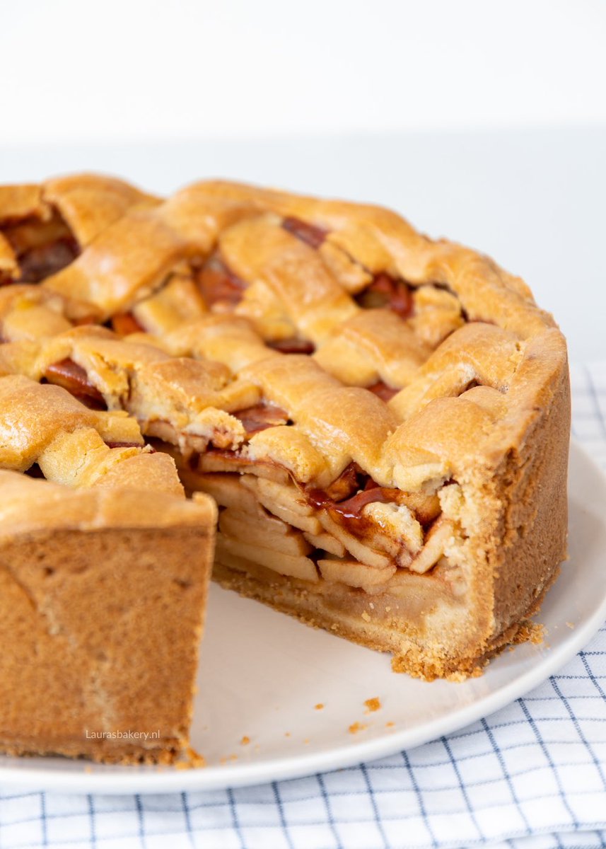 @DiningNearMe Nice! But for the next time: Dutch apple pies usually have a dough grid. 😉
