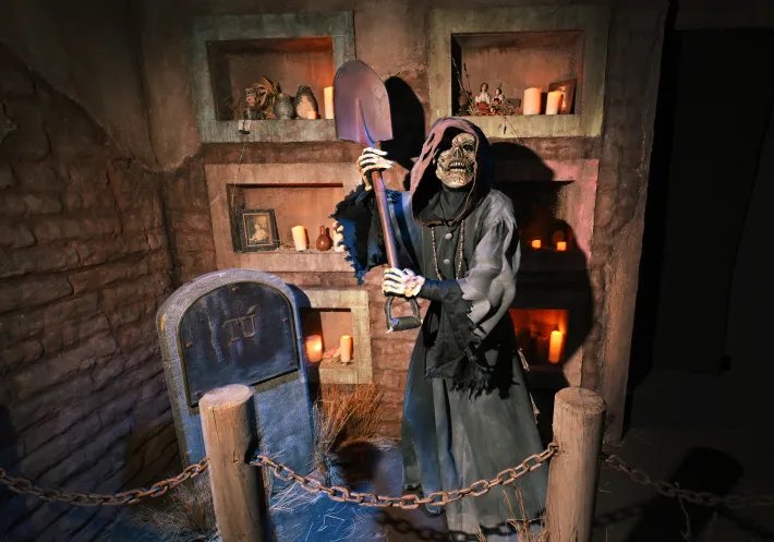 RushofFearPod's tweet photo. 🎃NEW EPISODE🎃
Michelle, Maddy, and Kenneth discuss the FOUR NEW HHN 33 ORIGINAL HOUSE ANNOUNCEMENTS! Enjoy!
https://t.co/FvmZvhHV1d
🖤🎃✨ #HHN #hhn33 #HHN2024 #halloweenhorrornights #rushoffearpodcast #uuop #uuopnetwork https://t.co/cZkzg70kbO