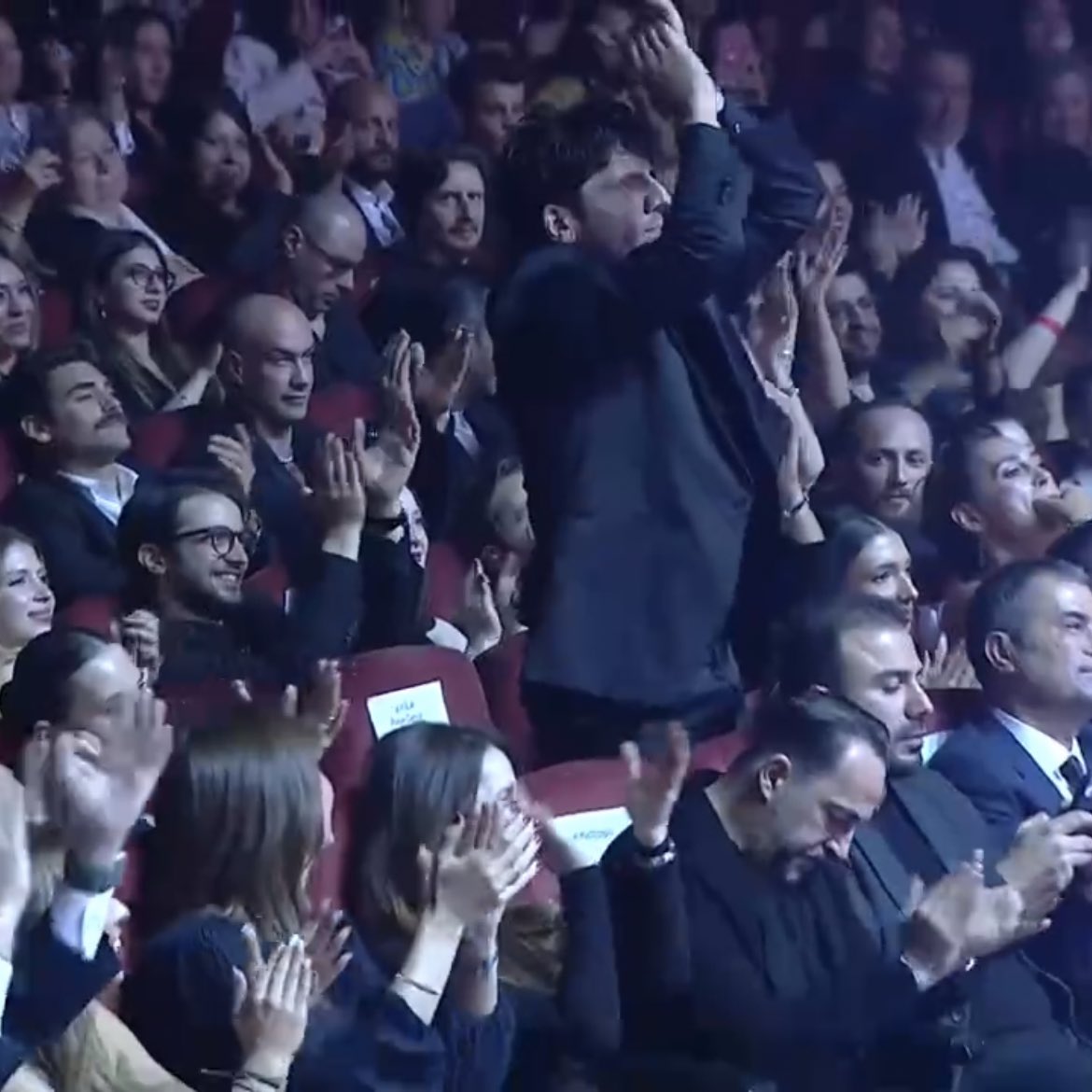 zuziak_lobuziak's tweet image. HER BIGGEST FAN 
#yargı #yargıveda