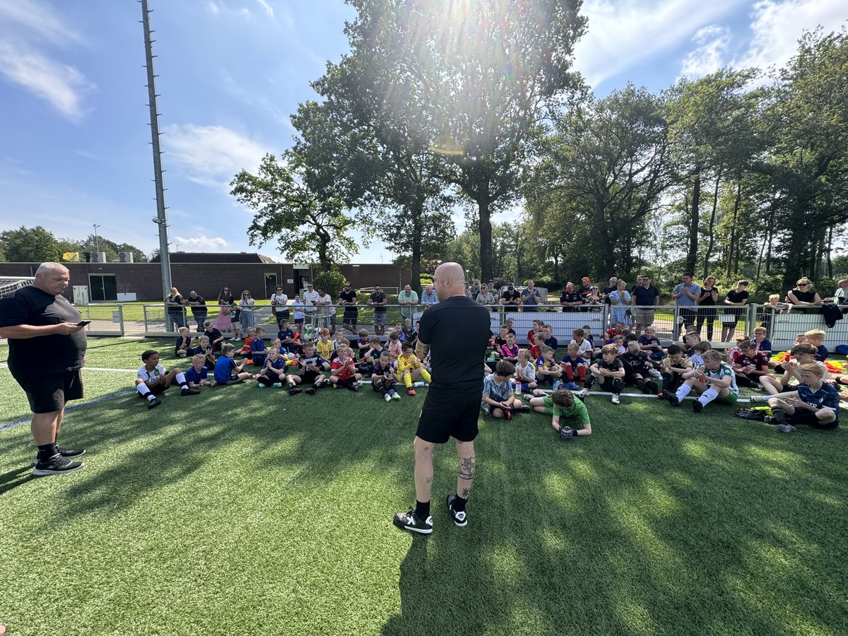 Een hele mooie afsluiting Footballskillsdrenthe voetbalschool Ism <a href="/VVBeilen/">VV Beilen</a> ! De Jumbo Mulder Beilen Mulder slagroombokaal. Ruim 80 kinderen vanmorgen op Sportpark Noordwest .