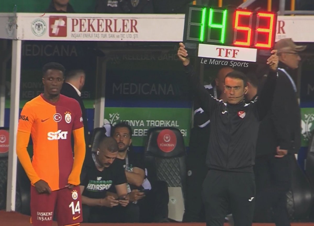 son saniye yapilan degisiklige bak aq istanbulun en büyügü biziz dedi ve kupayi aldi