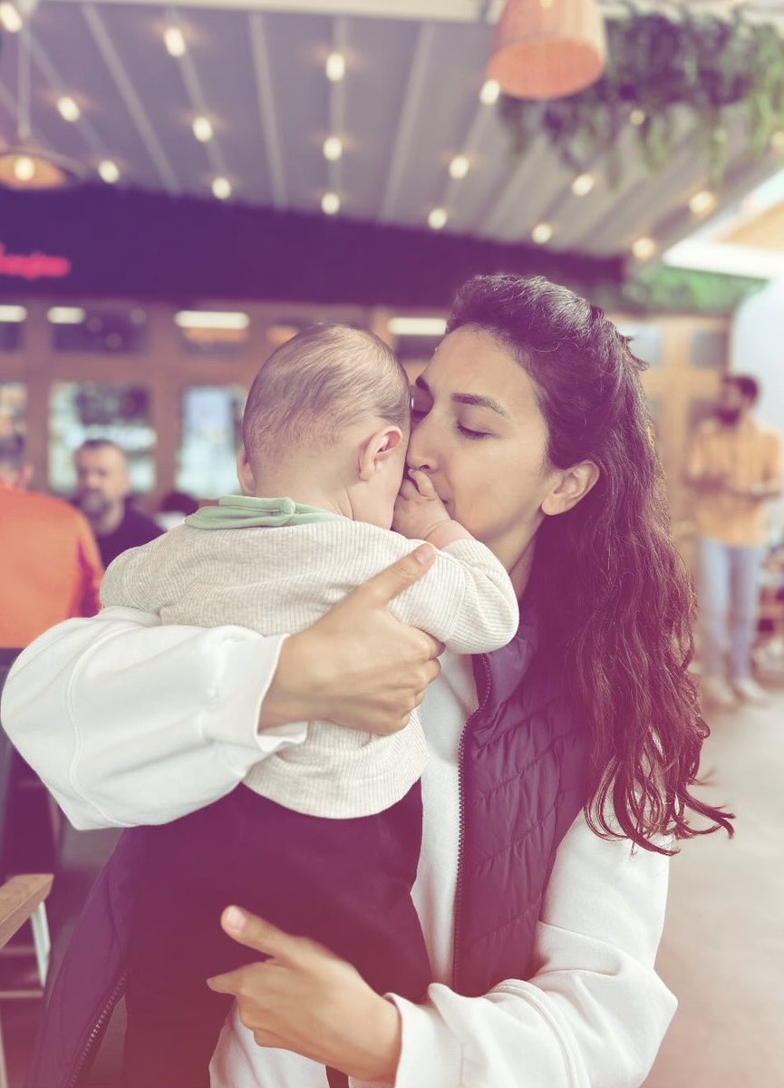 doganderya's tweet photo. Canım Oğlum üzülme elbet bir gün BJK’de şampiyon olur 🤪 Ama bugün günlerden 💛❤️  #Galatasaray https://t.co/siOTXtqDjB