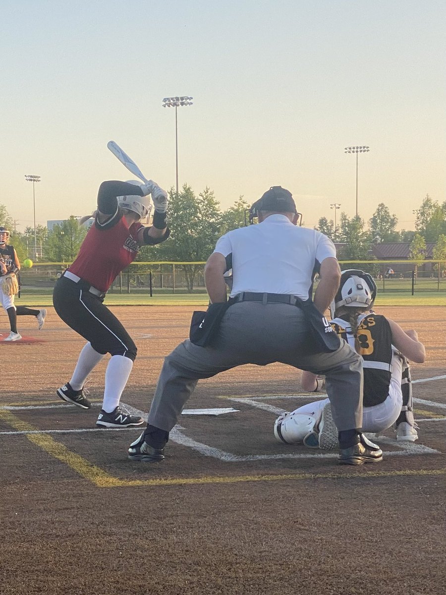 FaithMeeks20's tweet photo. 1-1 first day of Pool play @USASoftball #hustlecity @18IllEsprit @D1Softball @SBRRetweets https://t.co/KGFbPNmqqd