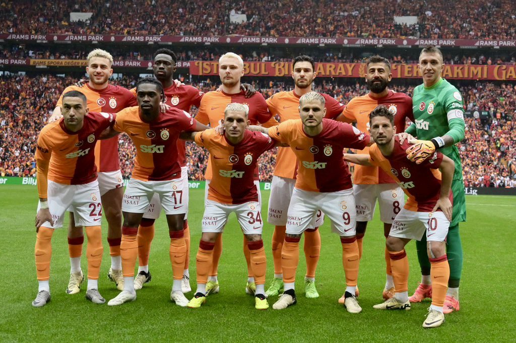 Süper Lig 2023-2024 Sezonu Şampiyonu olan Galatasaray’ı, taraftarını ve tüm camiasını tebrik ediyorum. 🏆👏🏻 Son maça kadar şampiyonluk yarışından kopmayan Fenerbahçe’yi kutluyor, önümüzdeki sezonda Süper Lig'de mücadele edecek tüm takımlarımıza başarılar diliyorum. 🇹🇷