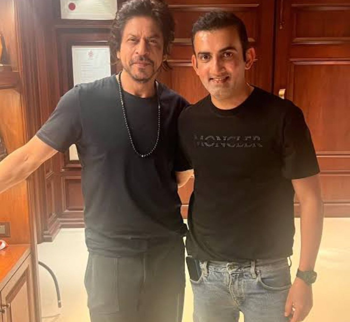 Filmytalks Media (@filmytalksmedia) on Twitter photo Reportedly, Gautam Gambhir was offered a blank cheque by SRK to stay with KKR for 10 years, but he finds the role of India coach more appealing
#kkr #ipl #srk #gautamgambhir #India #cricket #sports <a href="/KKRiders/">KolkataKnightRiders</a> <a href="/KKRUniverse/">Kolkata Knight Riders Universe</a> <a href="/SRKUniverse/">Shah Rukh Khan Universe Fan Club</a> <a href="/SRKCHENNAIFC/">♡♔SRKCFC♔♡™</a> <a href="/iamsrkclub/">IamSRKClub</a> <a href="/SRKFC_PUNE/">Shah Rukh Khan Fc - Pune ( SRK Fc Pune )</a> Reportedly, Gautam Gambhir was offered a blank cheque by SRK to stay with KKR for 10 years, but he finds the role of India coach more appealing
#kkr #ipl #srk #gautamgambhir #India #cricket #sports <a href="/KKRiders/">KolkataKnightRiders</a> <a href="/KKRUniverse/">Kolkata Knight Riders Universe</a> <a href="/SRKUniverse/">Shah Rukh Khan Universe Fan Club</a> <a href="/SRKCHENNAIFC/">♡♔SRKCFC♔♡™</a> <a href="/iamsrkclub/">IamSRKClub</a> <a href="/SRKFC_PUNE/">Shah Rukh Khan Fc - Pune ( SRK Fc Pune )</a>