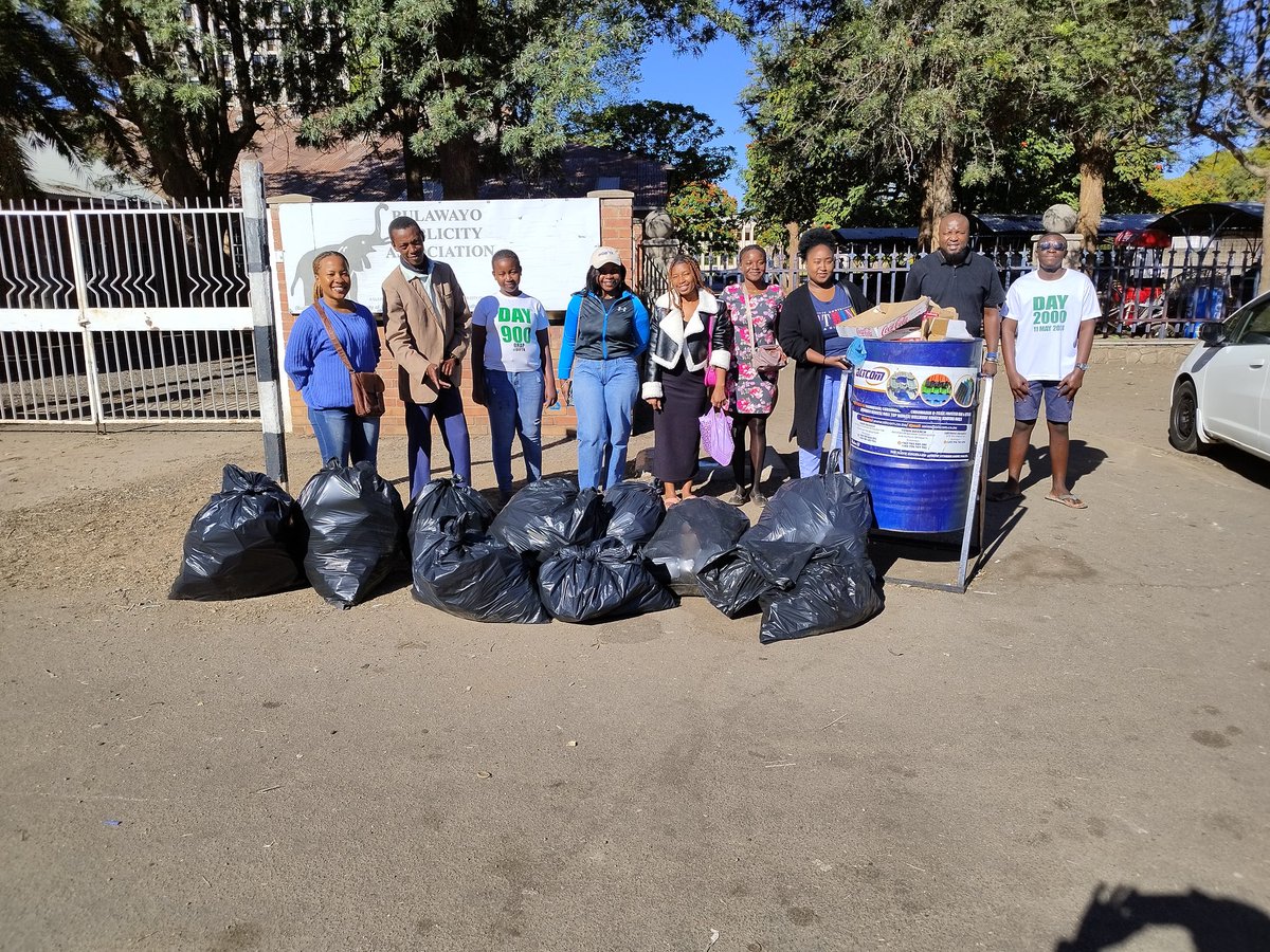 ShokoTonderai's tweet photo. #DAY 2012 Well done #DIFTK @doit4thekidz_
We all have a part to play
it does not take much to make a difference let's #KeepBulawayoClean https://t.co/x9ub8OKuQQ