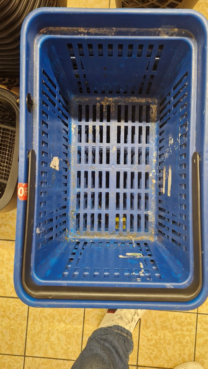 MattHorrocks18's tweet photo. @AldiUK imagine putting your shopping in this! Think your Walkden branch needs a clean, several like this too. 🤢👎 https://t.co/7nVaCzdO0W