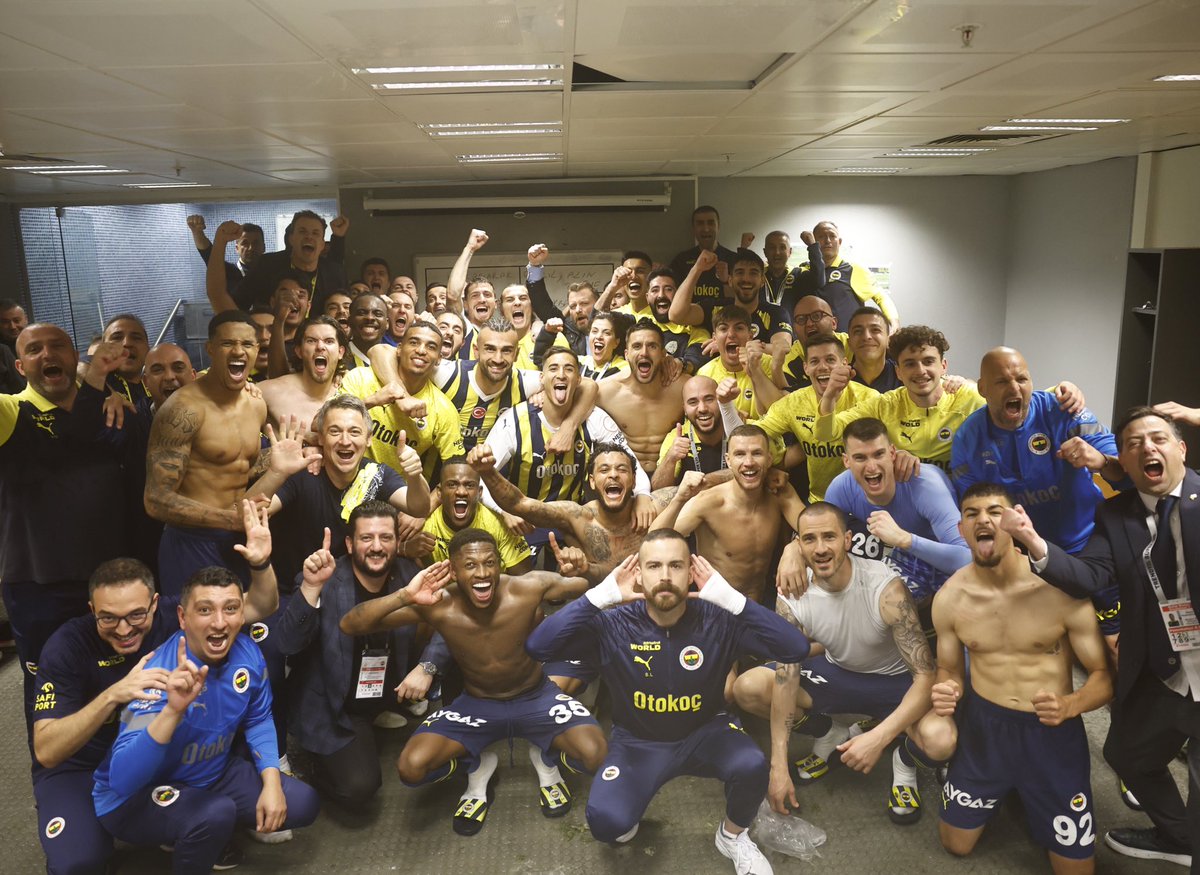 99 puan, 99 gol, 1 mağlubiyet.

BU TARAFTAR SİZİNLE GURUR DUYUYOR!