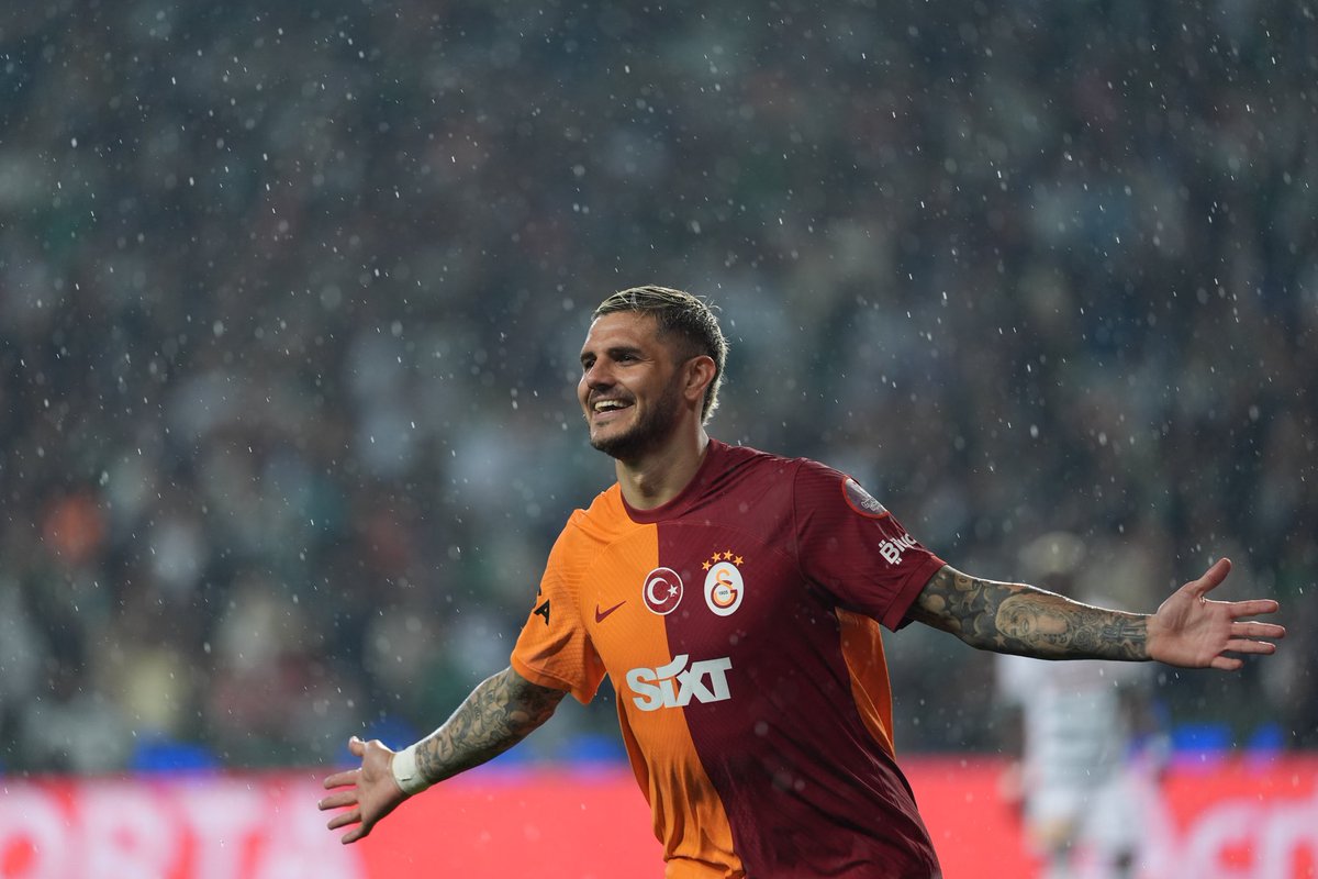 Mauro Icardi: "Milyonlarca euro teklif almama rağmen burayı tercih ettim. Ben buraya para için gelmedim. Şimdi Kadıköy'de nasıl bir kutlama yapılacak göreceğiz."