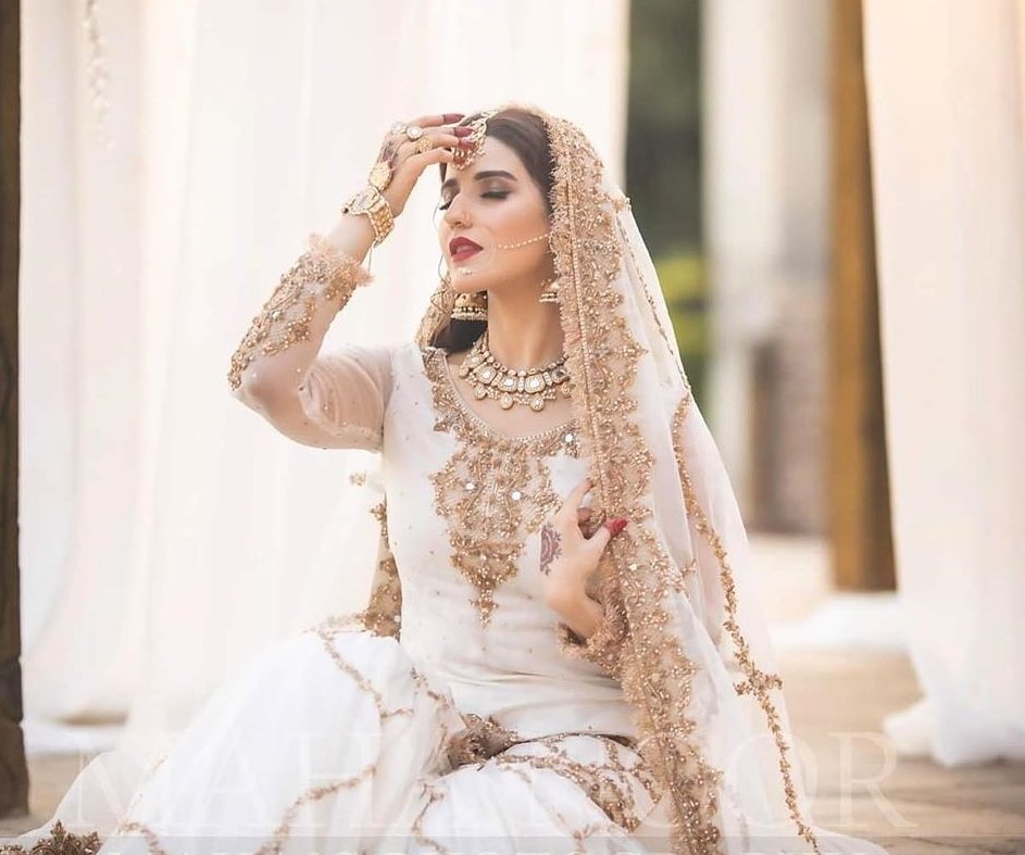 Ashaaaaaa06's tweet photo. Happiest birthday to one of the most underrated beauty and actor. You will always be my Fari - Pari! 
#Hareemfarooq #22Qadam https://t.co/Kqct2LMblt
