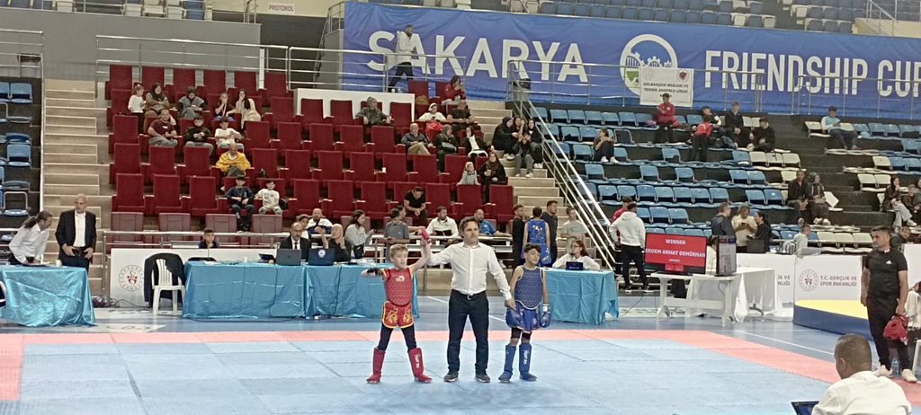 valialicelik's tweet photo. Sporun ve sporcunun şehri Hakkâri’miz başarılara doymuyor.🇹🇷

Wushu Kung-fu Okul Sporları Türkiye Şampiyonası’nda Erdem Arhat Demirhan 28 kg’da Türkiye birincisi, Bülent Düzen ise 45 kg’da Türkiye ikincisi oldu.

#Hakkâri’mize yaşattığınız gurur için sonsuz teşekkürler. https://t.co/PJoM2NpHyV