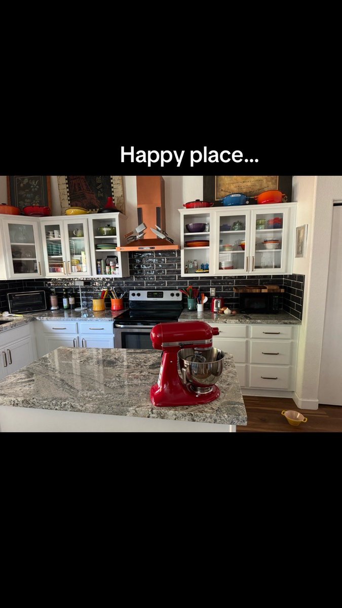 quesarahcooks's tweet image. #lecruset #copper #pulls #glass #granite #kitchen #kitchenaidmixer #color #all #the #colors
