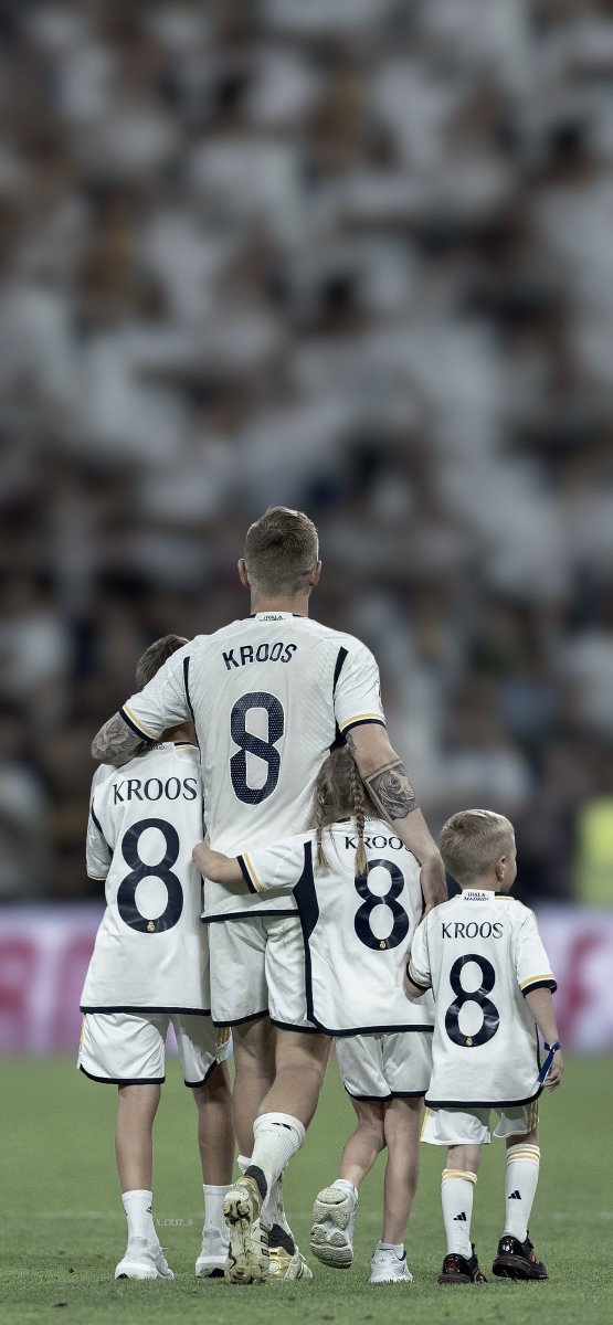 crs7_9's tweet photo. 𝟒𝐤 | Wallpapers📱 
  ➥📁#ToniKroos 💔 https://t.co/oKCJkXxYlx