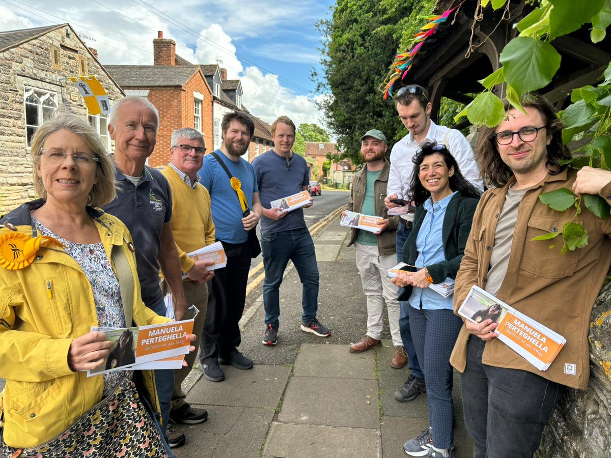 An amazing response on the doorsteps in beautiful Bidford today. 🔶️🧡🔶️ Thank to the amazing volunteers who came out to help. #LibDemDoorstep #BidfordonAvon