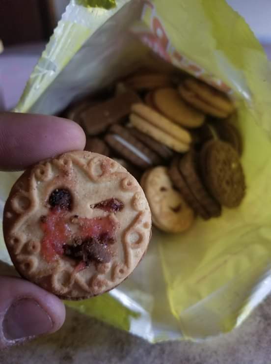 Se pudrió todo adentro del paquete, nose qué pasó pero a éste le dieron entre varios...