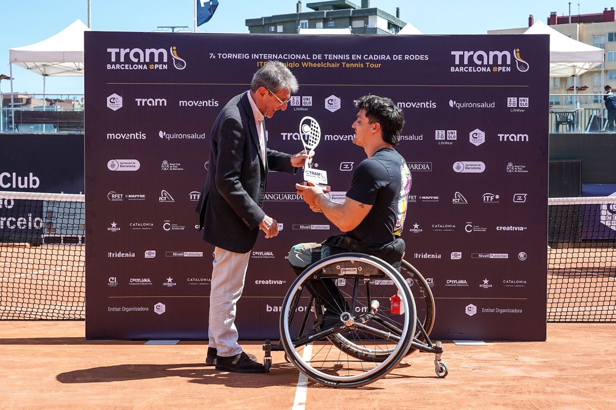 El Lobito, @gustifernandez4, conquistó su título ¡N° 63!, el primero desde que cumplió 30 años (en enero). En Barcelona @TRAMbcnopen, el cordobés derrotó en una apasionante final al español Martín De la Puente (4°, 24 años): 6-2, 4-6 y 7-6, en 3h34m. 
#wheelchairtennis