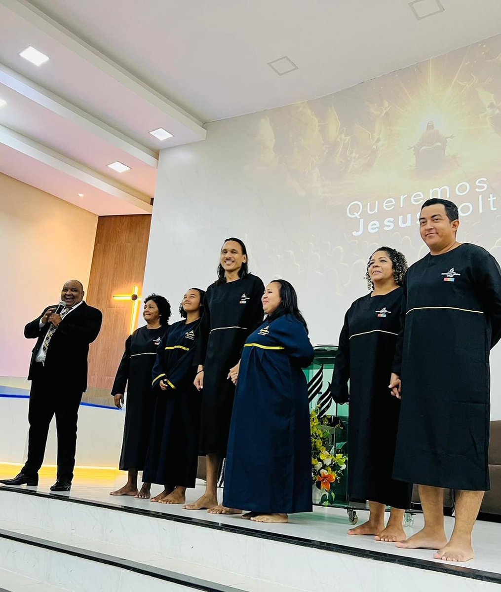 pr_israelelias's tweet photo. Hoje tive o privilégio de Pregar e conduzir cerimônia batismal de preciosas almas fruto do trabalho das duplas Missionárias e membros da igreja! Louvado seja Deus pelas preciosas almas batizadas !! IASD Central AAMAR Cumprindo a missão !! #AAMAR #UNoB / Escolhidos para Missão https://t.co/4CM9L4f21H