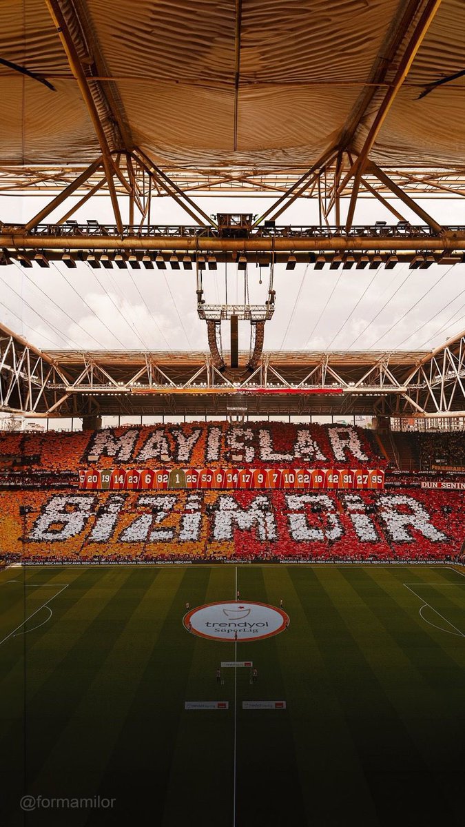 Biz bu gece 24. şampiyonluğumuzu kutlarken; siz bizi yendiğiniz için övünebilir, şampiyon olmuşçasına sevinebilir, yöneticinizin yakasına yapışabilir veya olmayan yıldızlarınızı isteyebilirsiniz.

Ama unutmayın ki: 
Mayıslar geç de olsa bizimdir!

ŞAMPİYON GALATASARAY!
💛❤️💪🦁