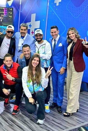 Monagasalexa's tweet image. Es hoy por @TvesSonrie #FactorM

❤️ #NicoLike #PRELEMI #oriele
#ConChávezYMaduroPaLoQueSea