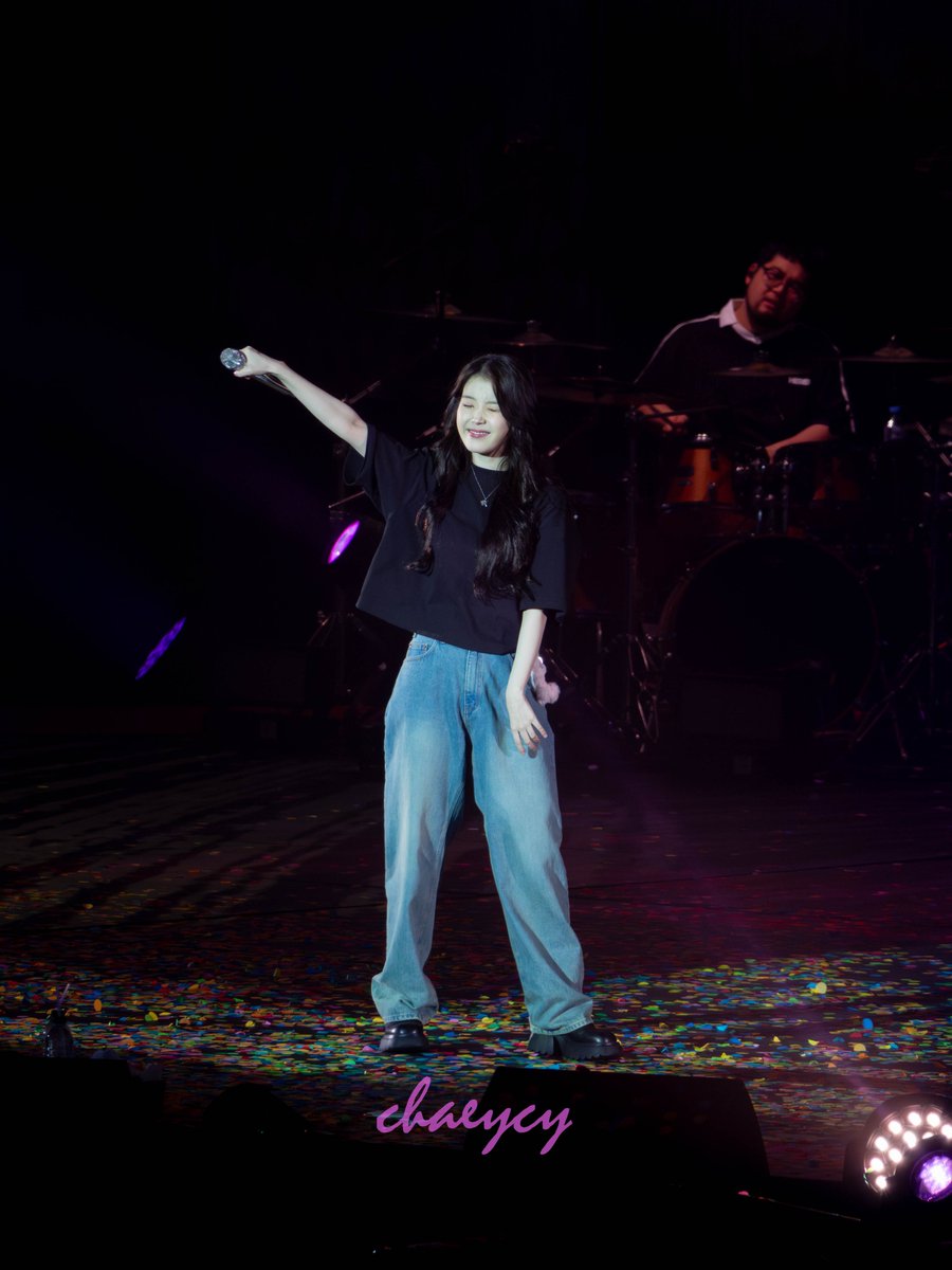 chaeycy1120's tweet photo. IU 20240526 WORLD TOUR HK DAY 2 #IU #아이유 #HEREH #IU_WORLD_TOUR #IU_WORLD_TOUR_IN_HK https://t.co/o9gsT2Yjgw