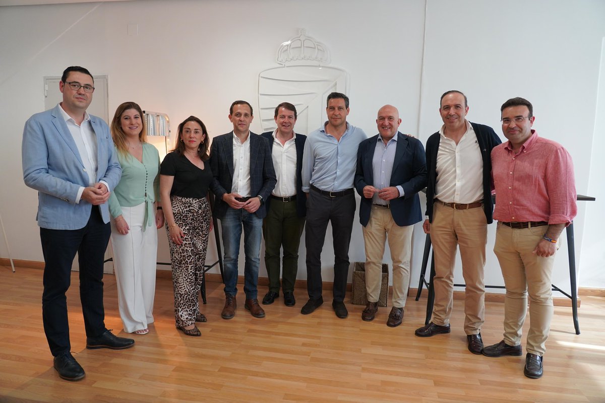 alferma1's tweet photo. ¡Más emoción imposible!
Enhorabuena al @realvalladolid y a todos los pucelanos por el ascenso a la 1ª división del fútbol español. https://t.co/IC2PGyJMkF