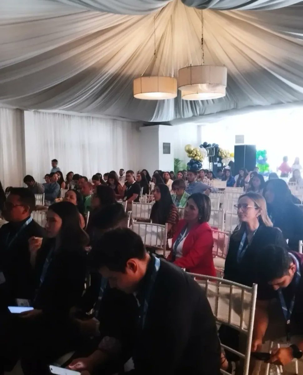joaquinlozada02's tweet photo. Jornadas académicas UCI 2024. 🩺 Volviendo a las raíces. ⚕️ 

Al comité organizador gracias por la invitación. Al gremio médico y de enfermería un honor acompañarlos. 

El evento cerró con @losmilkiwey 🤟🏻 https://t.co/iSpHs2CSwc