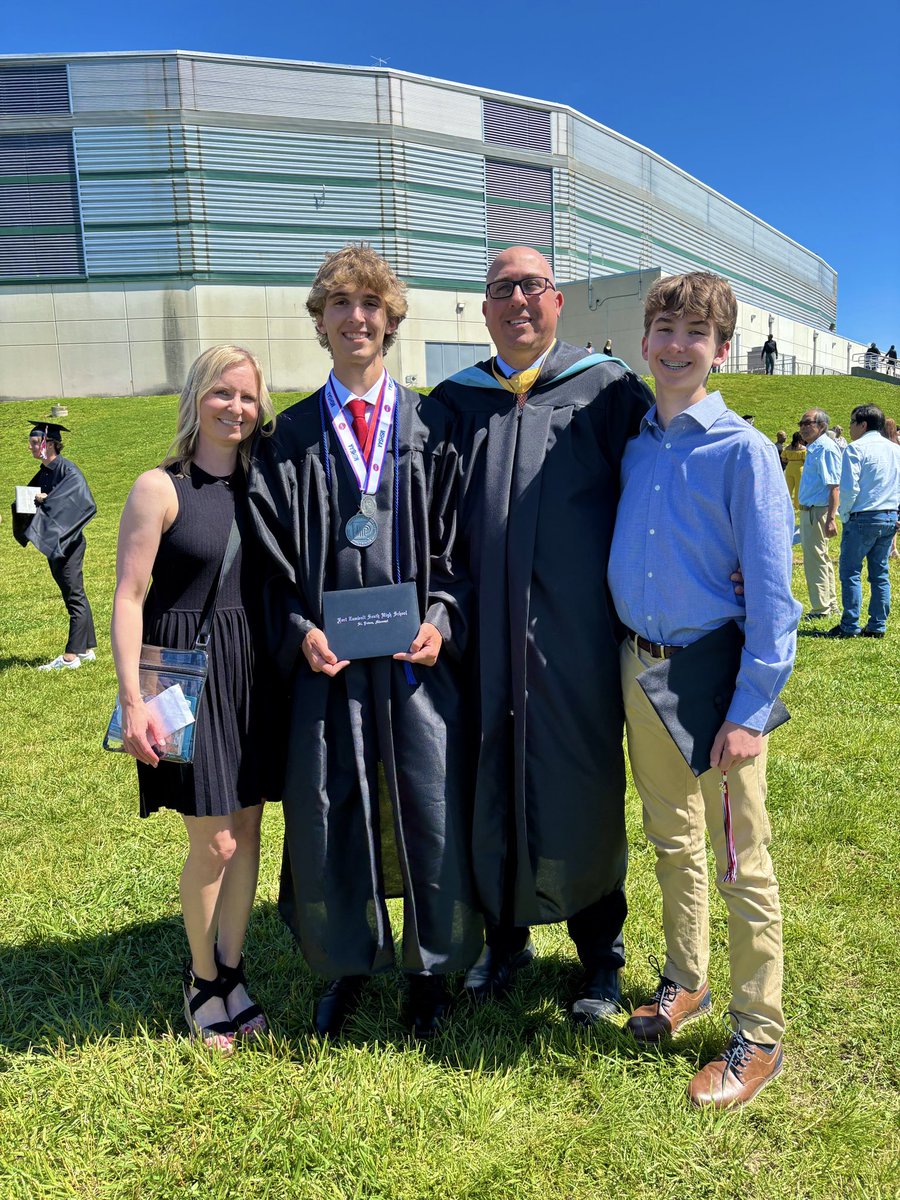 Congrats to our <a href="/FZSHoops/">Fort Zumwalt South H.S. Boys Basketball Program</a> Graduates and families on an amazing day!❤️🐾

<a href="/LukeBass_33/">Luke Bass</a>