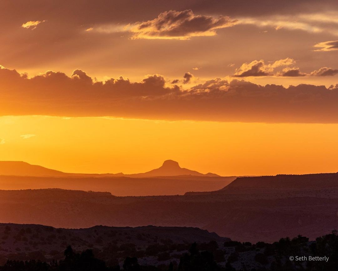 Photographer 📸 Seth Betterly, aka @sethbetterly on Instagram - 'Golden light.'

#NewMexico #travel #roadtrip #daytrip #weekendgetaway #sunset #earthpix #goldenhour #wanderingsoul #LiveintheMoment #Placitas #westernvista #landscape #sunset #whataview