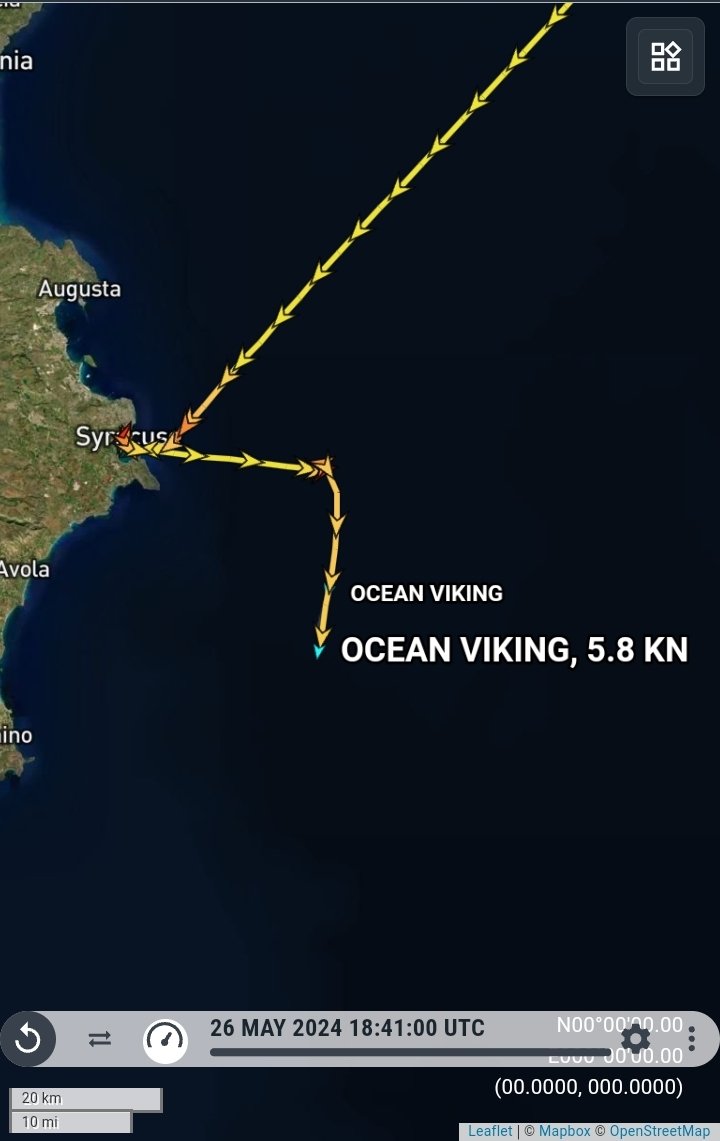 26.05.2024 #OceanViking dopo una breve sosta a Siracusa  naviga verso la libia. I trafficanti libici preparano le bare galleggianti in modo da farsi trovare subito