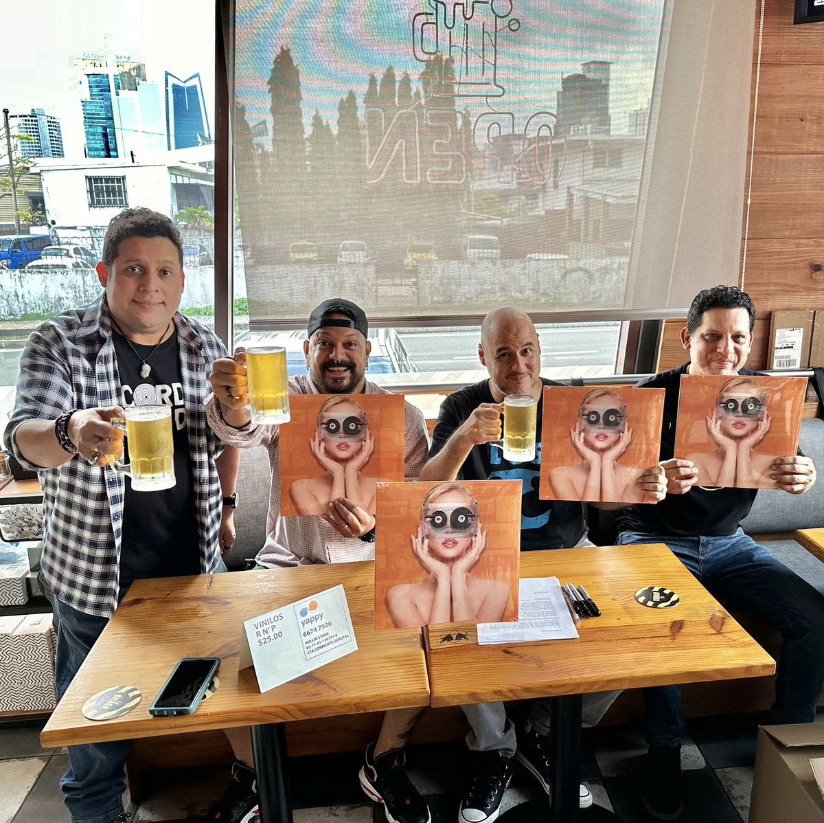 Lanzamiento de vinilo compilatorio #RockNPop #HechoEnPanama conmemorando el 25 Aniversario de <a href="/RocknPop1065/">Rock n' Pop 106.5</a>