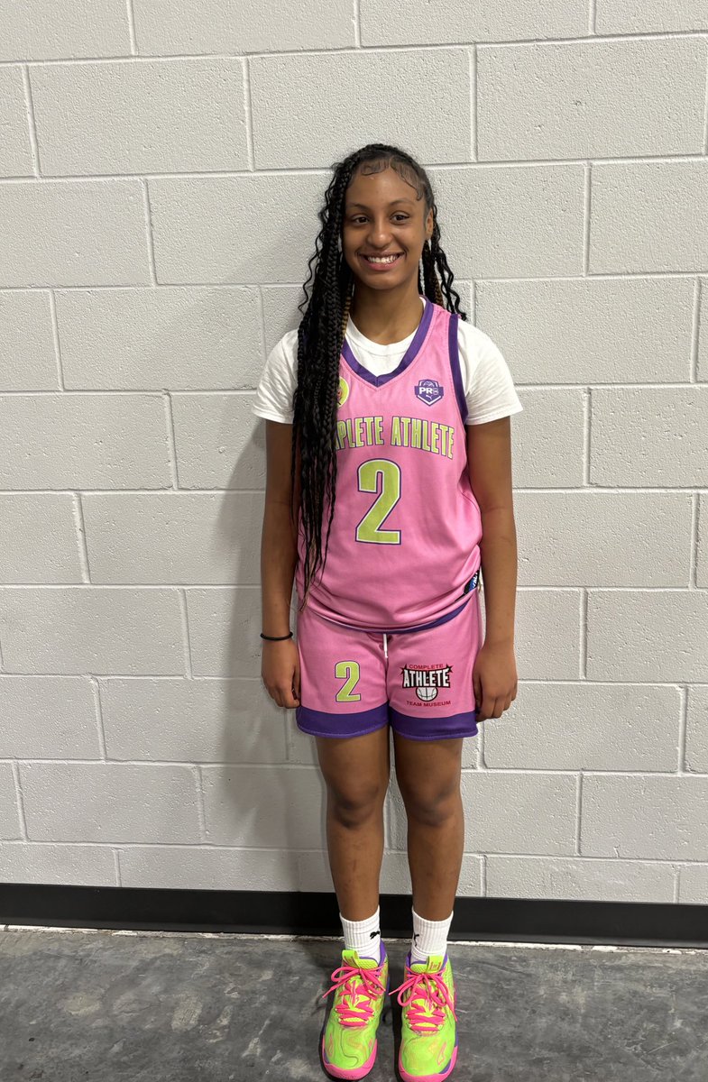 Khloe Thomas #2 from Team Museum, standing 5’7” and making a significant impact as a point guard.
🔹 As a point of attack defender, Khloe excels in applying pressure, disrupting opposing guards and setting the tone defensively.
🔹 Her ability to slash through defenses highlights