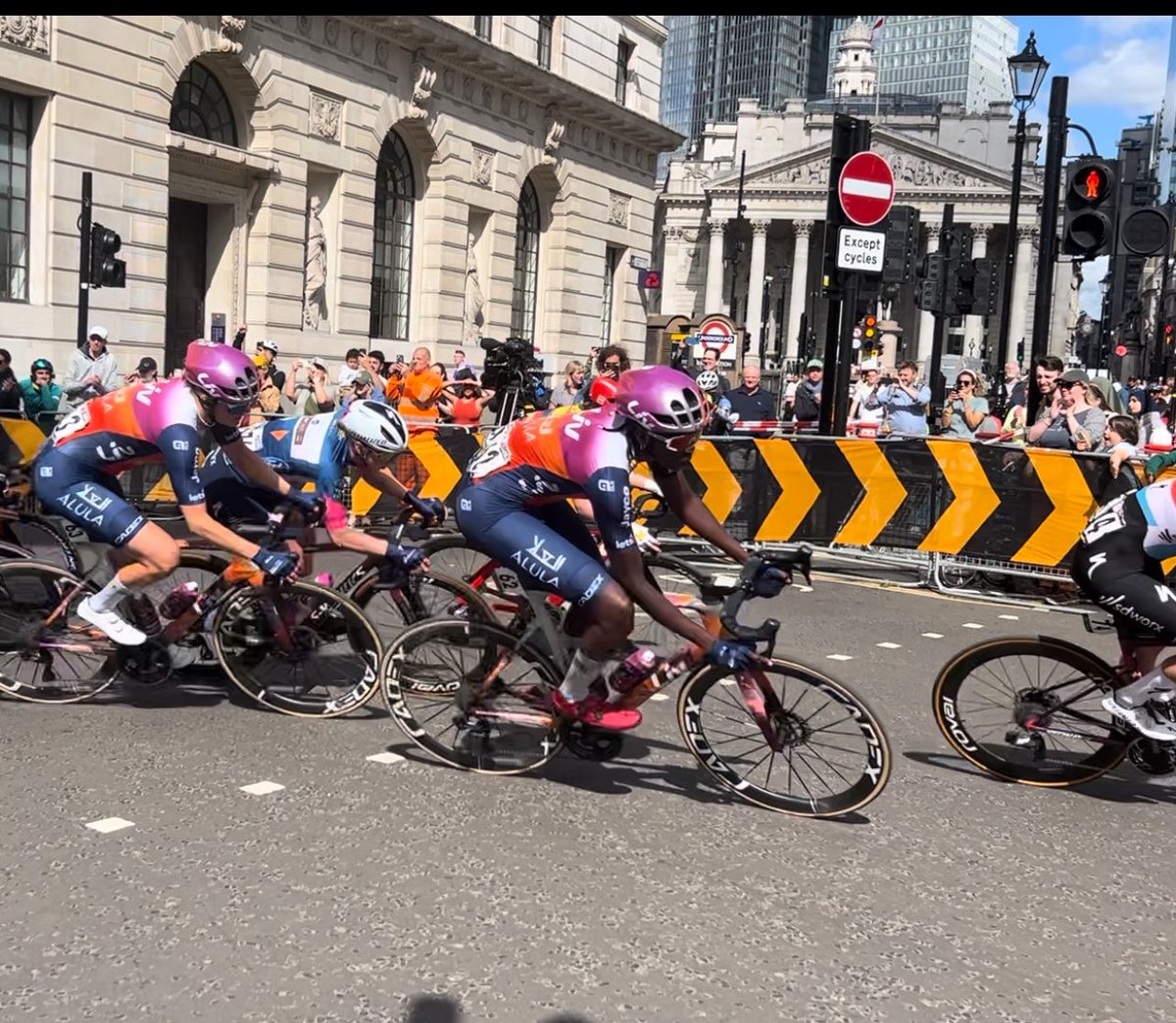 Ride London 100 finishers at Tower Bridge and #tenielcampbell powering round the Ride London Classique. A wonderful day of cycling in London.