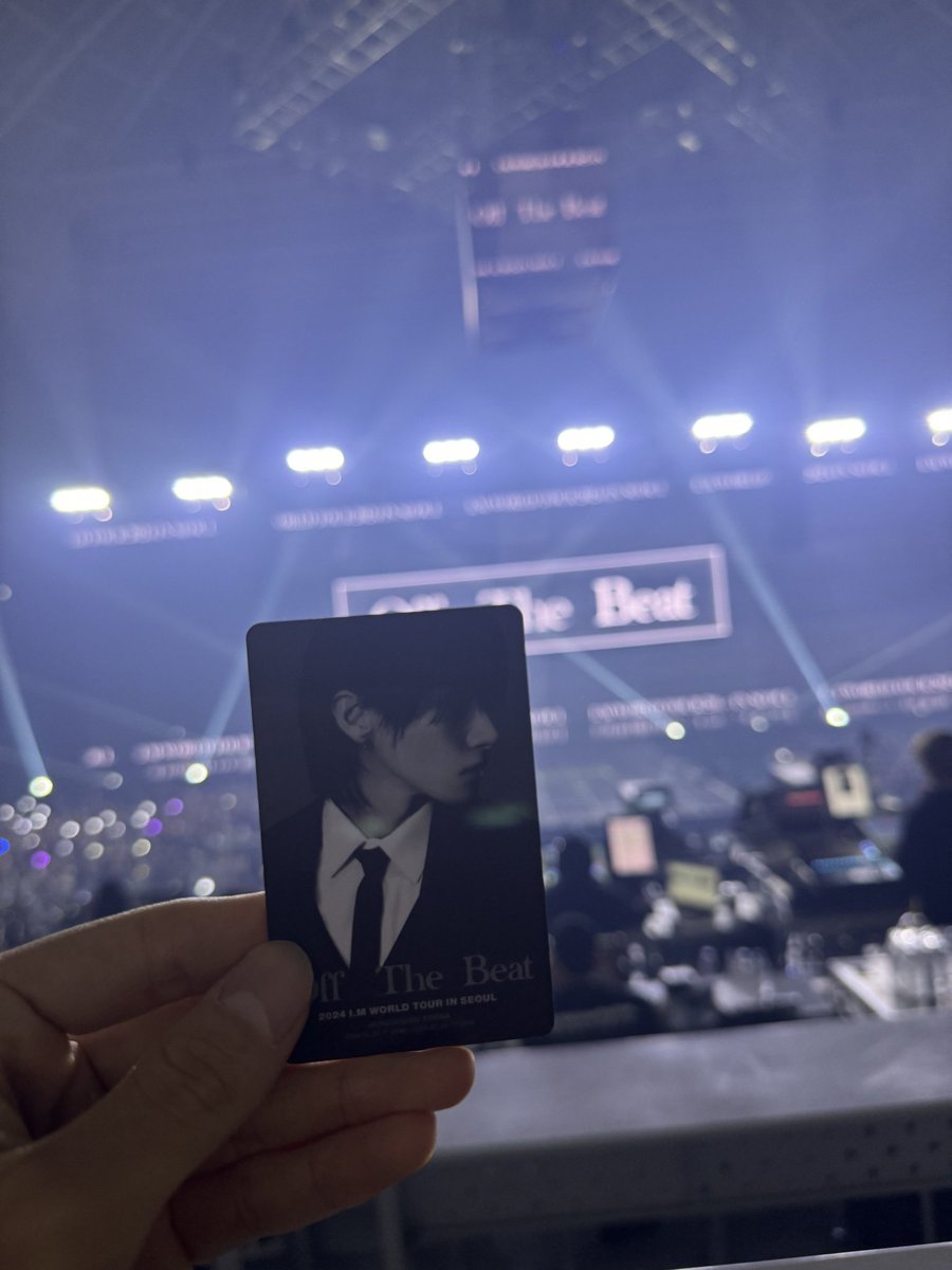 l0stminhyuk's tweet photo. El artista                               El arte
 https://t.co/Lnq5zRDKIy https://t.co/OfSbyeTAff