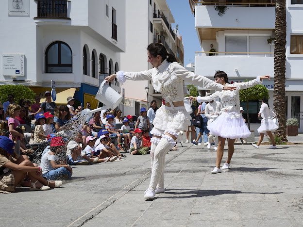 #Ibiza Nuevo éxito del Festival Barruguet: La décima edición del Festival llena de cultura, magia y diversión Santa Eulària, donde el público infantil y familiar ha disfrutado de un amplio programa de espectáculos. #IbizaAWayOfLife #TodasLasIslasEnUna #IbizaAbiertoporVacaciones