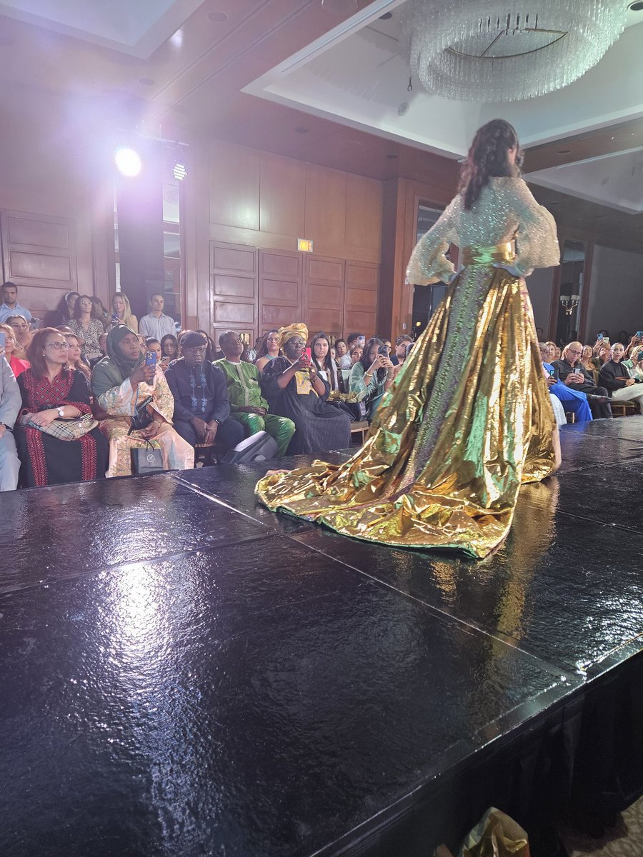 MoroccoOttawa's tweet photo. Le caftan du Maroc dans toute sa variété et sa splendeur hier à Montréal, un événement prestigieux signé Gouchicom et Crea qui ont mis en valeur les récentes créations et tendances du caftan marocain et de plusieurs de nos talentueux stylistes. https://t.co/csj6Oms9z2