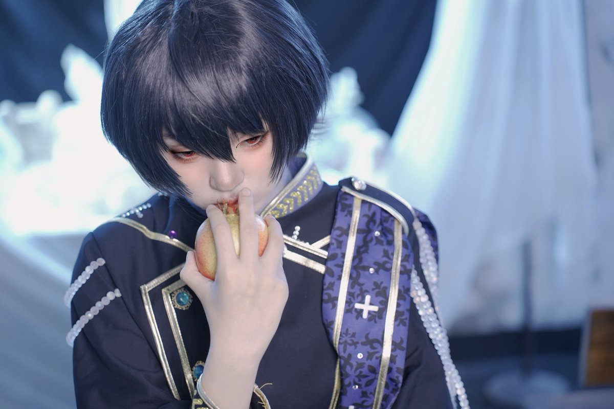 【あんさんぶるスターズ！！  朔間凛月】
⚠︎コスプレ/ cosplay / 朔間凛月

#cosplay #コスプレ #あんスタコスプレ #朔間凛月コスプレ