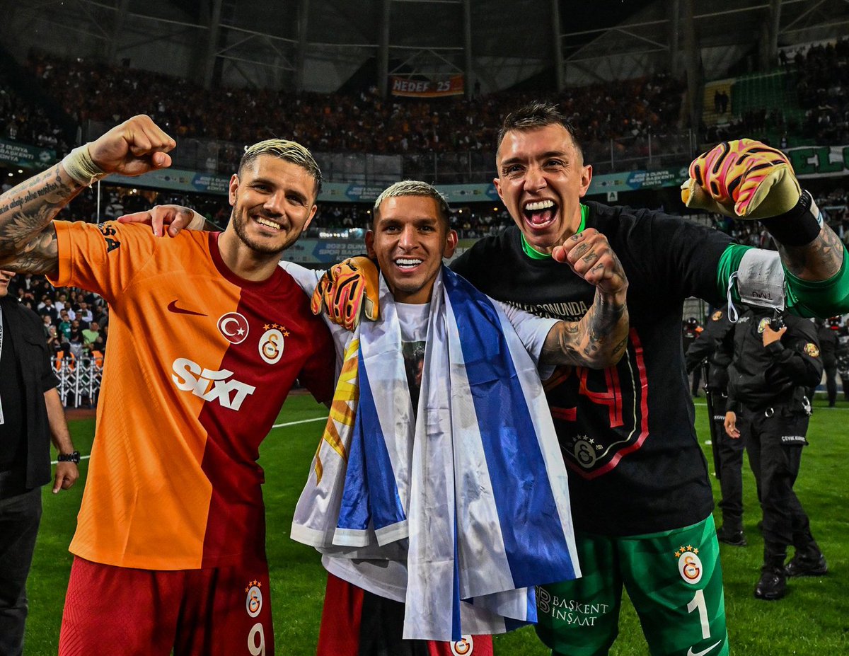 HamcKadir's tweet photo. 🏆✅ 2023/2024 biz buradan devam ;
*Kaleci gibi kaleci (Fernando Muslera)
*6 numara (Lucas Torreira)
*Kanat 10+ gol asist (Kerem Aktürkoğlu)
*10 numara 10+ gol asist (Dries Mertens)
*Forvet 20+ gol (Mauro Icardi)
#Galatasaray #Şampiyon #Bug #iskelet https://t.co/Jzl68TB3lD