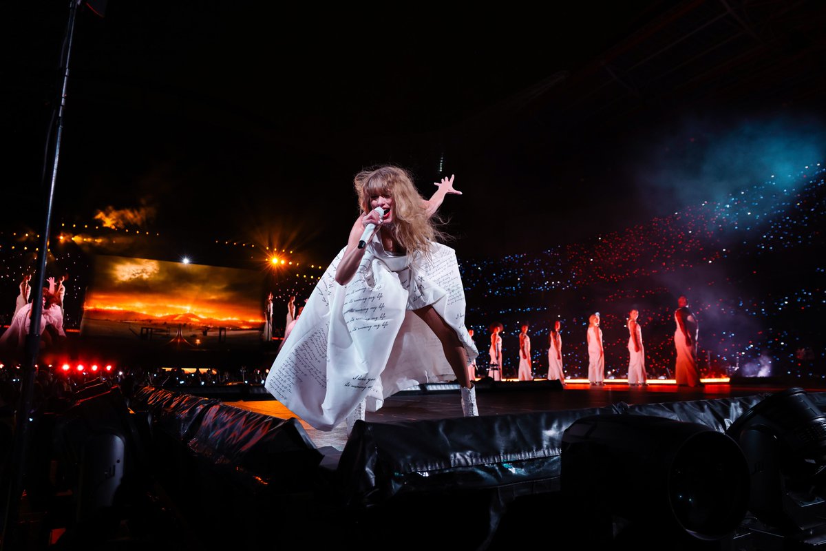 taylorswift13's tweet image. It’s official, I left my 🤍 in Lisbon. My first time in Portugal and you all made me feel like I was right at home. I’ll seriously never forget the way you treated us, the overwhelming love and passion and hands in the air and dancing and how you screamed every lyric!! Muito…