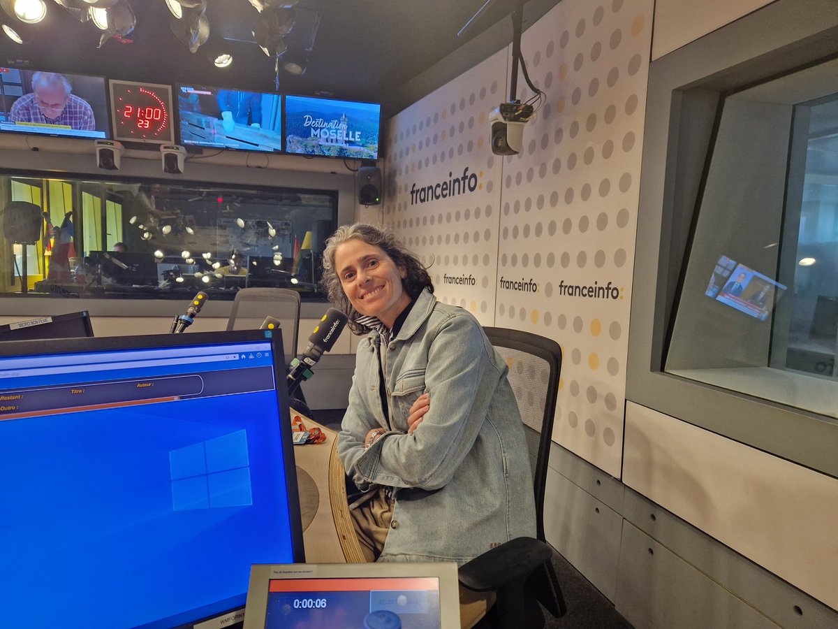 julien_langlet's tweet photo. A l'occaion du 1er jour à @rolandgarros c'est @natdechy qui est notre grand témoin dans le #ClubInfo sur @franceinfo avec @ldelhostal !!! @dominiqueRouch sera la aussi pour parler de @_OlivierGiroud_ !!! @BixeLizarazu et Guy Accoceberry seront également de la partie !,🎾⚽️🏉 https://t.co/rUYktmAHXP