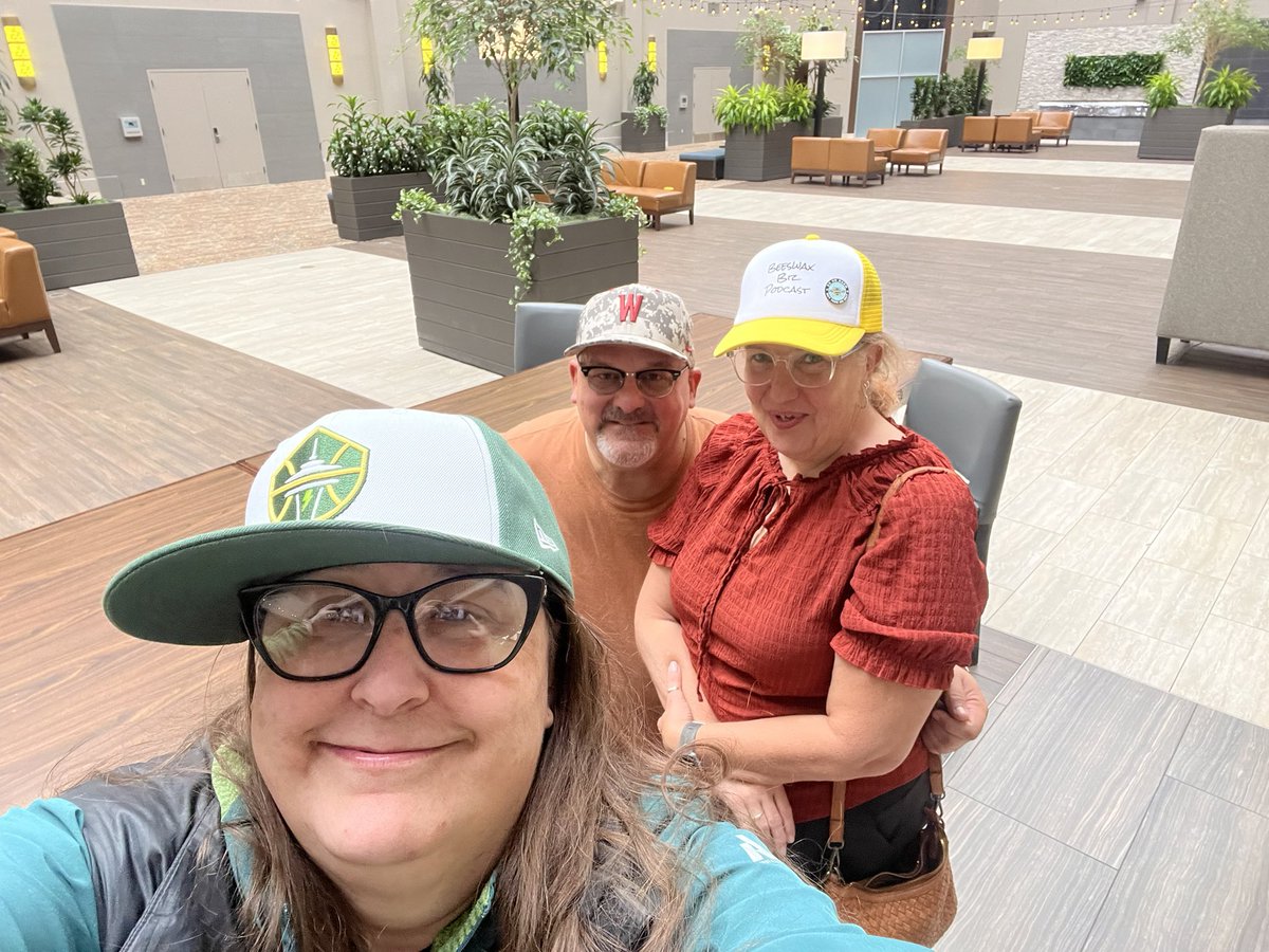 Bbizpodcast's tweet photo. Couldn’t pass up a chance to see my #beeswax and her boo.  Same side of the state for a hot minute!  #beeswaxbizpodcast @ReedKarin82913 https://t.co/9WwVTogSez