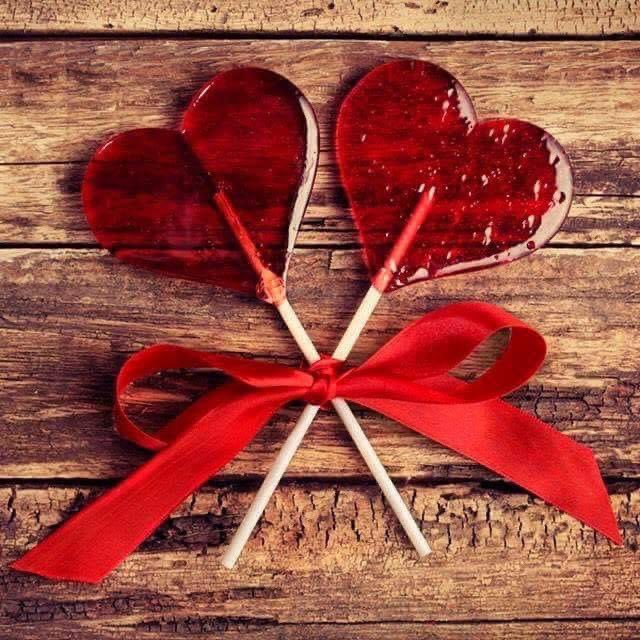 Hiç kimse benim gibi değildi ve bende hic kimse gibi değildim...
Ben tek başımaydım,onlarsa herkes...

Ne yazdıklarım şiir Ne ben bir şair...Düzen bozuksa sövüyor ..Yürek sağlamsa seviyorum ..